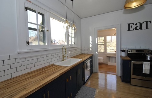 Sheridan House | Vintage Gem in the Heart of Sheridan