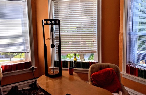 Woodlawn House | Vintage Hyde Park 2BR UChicago Med Cozy