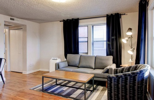 South Hyde Park Apartment | Vintage MW 1BR With Full Kitchen by Zencity