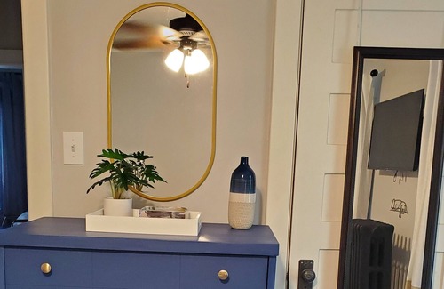 St. Charles Apartment | Vintage Pet Friendly Apt /5 blks to Fox River/ FREE WIFI, Parking, Laundry
