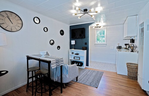 Mullan Apartment | Vintage Riverside Motel Apt #6