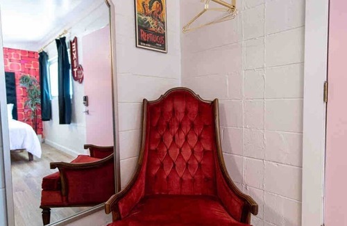 Trenton Hotel | Vintage Sci-Fi Room #8 - 1960 Retro Motel