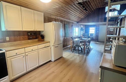 Cormorant Cabin | Vintage Upper Cormorant Lake Cabin