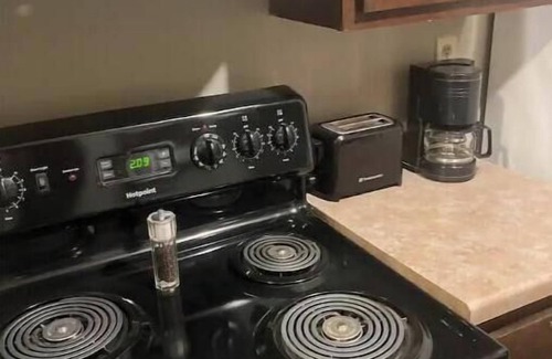 Central Oklahoma City Condo | Vintage Vibe 80’s Condo