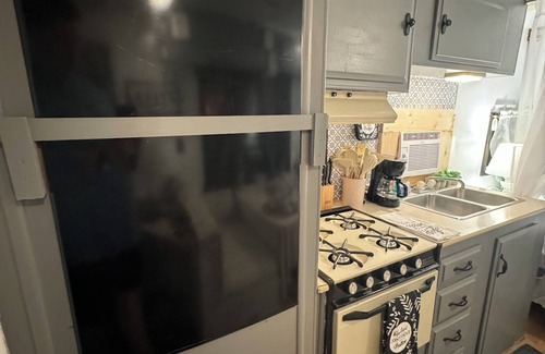 Stover House | Vintage Vibes: Quaint Camper Escape