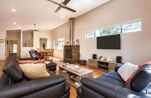 Quindalup House | Vintners - spacious, 2 bdrm wings, nature setting