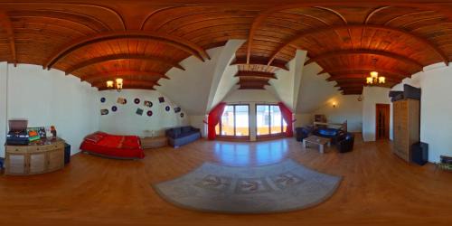 Tirgu Mures House | VINYL House. A quiet street in the centre of city