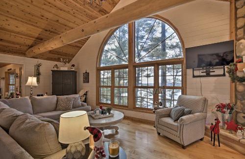 Webster House | Viola Lakefront Escape with 3 Kayaks and Paddle Board