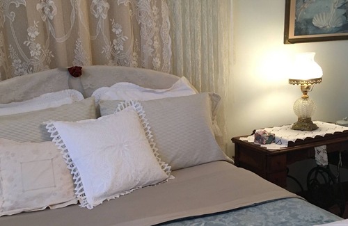 Winslow Bed & Breakfast | Violet Rose Bed & Breakfast