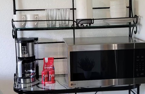 Lehigh Acres Apartment | Violet & Sunshine Suite in Lehigh Acres