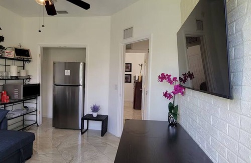 Lehigh Acres Apartment | Violet & Sunshine Suite in Lehigh Acres