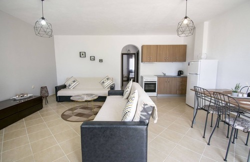 Flogita Apartment | Violeta Apartment by RentalsPro