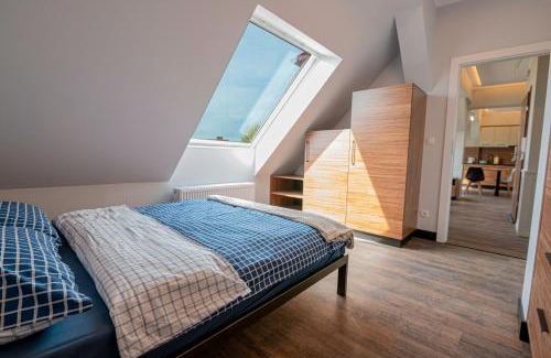 Schwedt/Oder Apartment | VIP ApB 63qm 3 Zi Dachgeschoss Klimaanlage große Wohnküche großes Bad 2 WCs 3 Betten 1 Schlafsofa