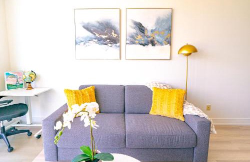 Downtown Toronto Apartment | VIP Wing 2 Queen Beds - steps to TIFF Fest - Free Parking
