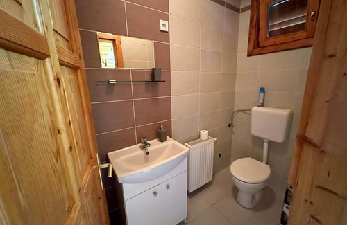 Felsotarkany Apartment | Virág Apartman