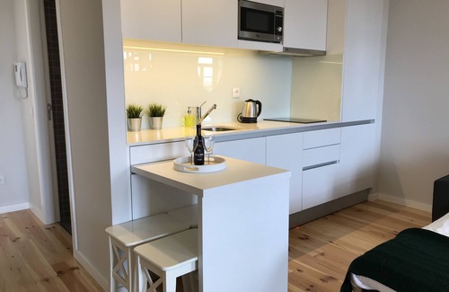 Uniao de Freguesias do Centro Apartment | Virtudes City Lofts - Suite with Balcony - View over the river