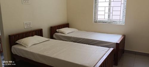 Peelamedu Apartment | viruksham AC room