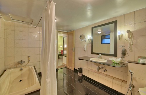 Sualkuchi Hotel | Vishwaratna Hotel