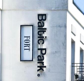 Swinoujscie Apartment | visit baltic - Baltic Park Fort, apartament z sypialnią i balkonem