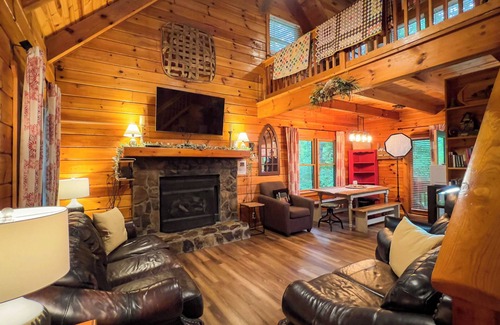 Pine Mountain Cabin | Visit Callaway's Pumpkins and Fantasy in Lights with us at Serenity Cabin!