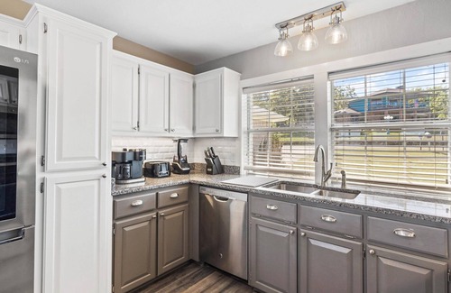 Carolyn Estates House | Visit Frog Landing! Lakehouse on the water, great fishing! Off-season pricing!