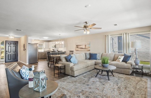 Carolyn Estates House | Visit Frog Landing! Lakehouse on the water, great fishing! Off-season pricing!
