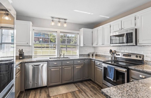 Carolyn Estates House | Visit Frog Landing! Lakehouse on the water, great fishing! Off-season pricing!