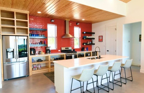 Johnson City House | Vista Azul - Beautiful Views, Pool and More!