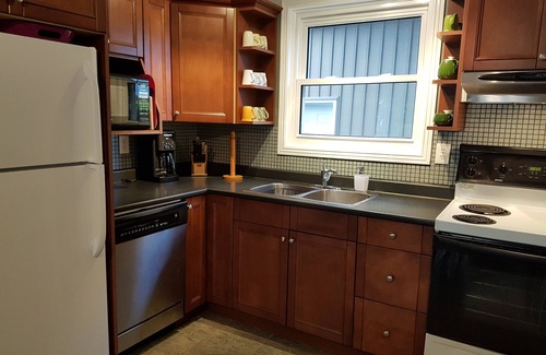 Zurich Cottage | Vista Beach Lake Escape Lake Huron Cottage - 4 bedrooms - sleeps 10