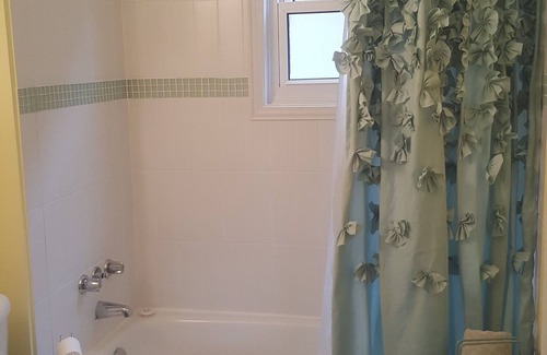 Zurich Cottage | Vista Beach Lake Escape Lake Huron Cottage - 4 bedrooms - sleeps 10