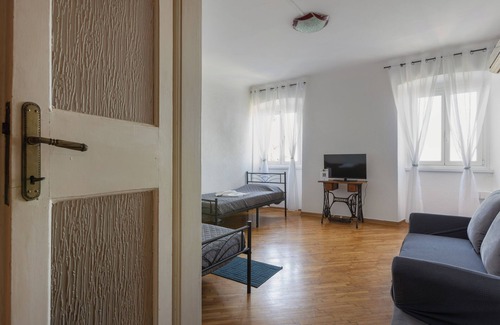 San Giovanni-Chiadino-Rozzol Apartment | Vista&Capriccio 2