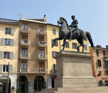 Casale Monferrato Apartment | Vista con camera - appartamento Zabaione