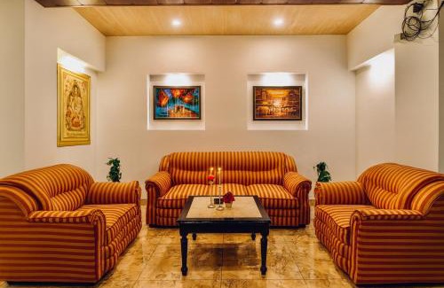 The Mall Road Bed & Breakfast | Vista Hills by Bala's