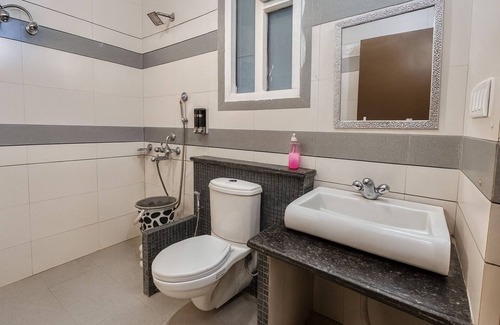 The Mall Road Bed & Breakfast | Vista Hills by Bala's