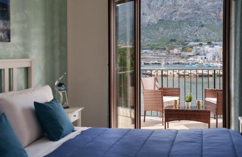 Isola delle Femmine Bed & Breakfast | Vista Mare Rooms