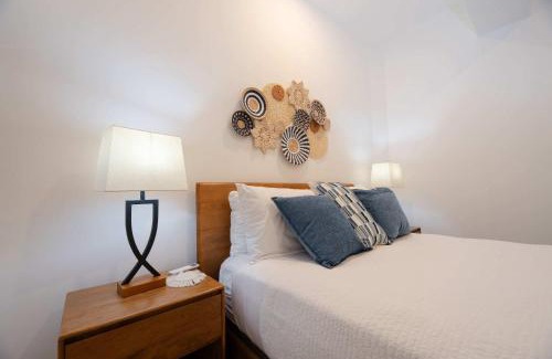 Centro Apartment | Vista Pedregal-Modern Vacation Apartment Walk to Marina & Beaches