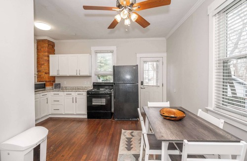 Hyde Park House | Vista View Villa Suites – 2 Private Condos!