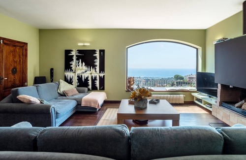 Alella Ski Chalet | VISTAMAR. House with spectacular sea views