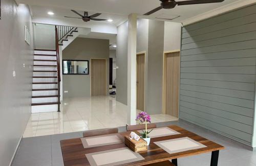 Hutan Kampung House | VISTANA INDAH HOMESTAY
