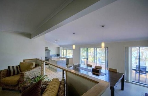 Smiths Lake House | Viste dell aqua~Spa~5hp MotorBoat~Kayaks~Wi-Fi~Pool Table~Foxtel~Outdoor Petstay