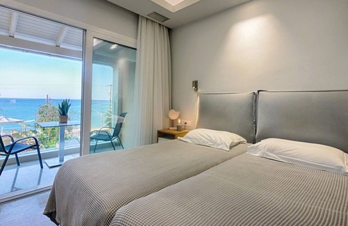 Agios Georgios Pagon Apartment | Vistonia Studio 5 - right on the beach with sea views