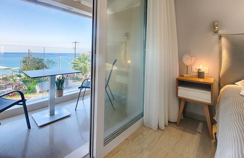 Agios Georgios Pagon Apartment | Vistonia Studio 5 - right on the beach with sea views