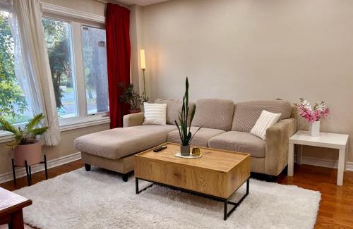 Bathurst Manor House | Vita House near Rogers Stadium and Yorkdale Shopping Center