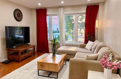 Bathurst Manor House | Vita House near Rogers Stadium and Yorkdale Shopping Center