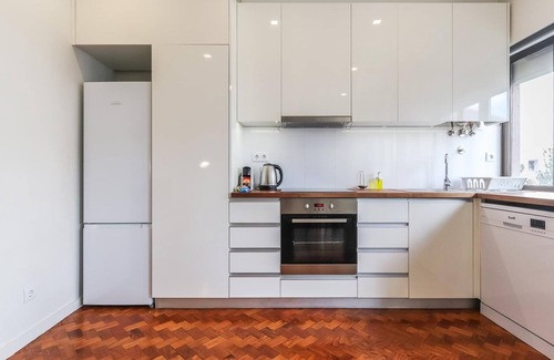 Linda-a-Velha Apartment | Vita Portucale Ajuda Delight