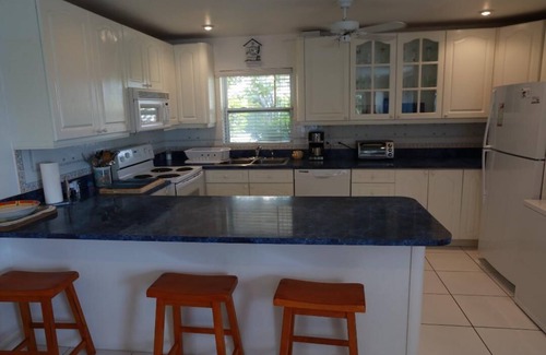 Savannah Condo | Vitamin Sea - Beachfront and ground floor at Coral Bay