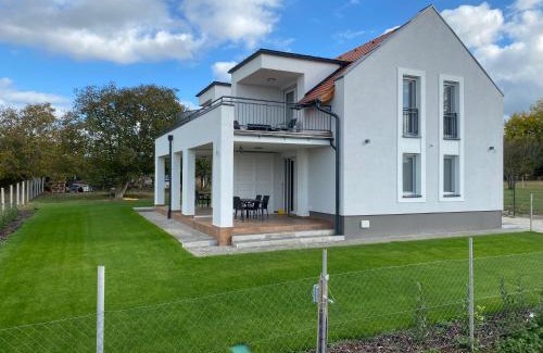 Balatonszarszo Apartment | Vitorlás Apartman