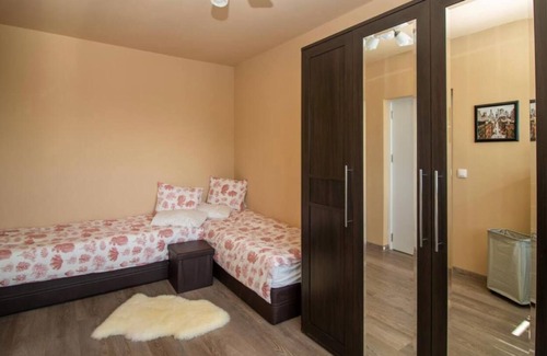 Studentski Grad Apartment | Vitosha View Apartment + Parking