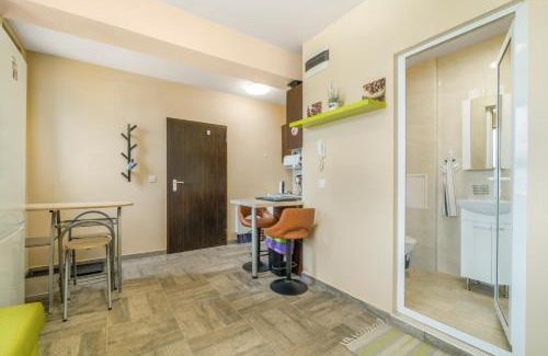 Studentski Grad Apartment | Vitosha View Apartment with Parking