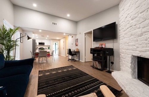 Franklin Park House | Viva La Austin! 40% Off Long Stays/Newly Renovated